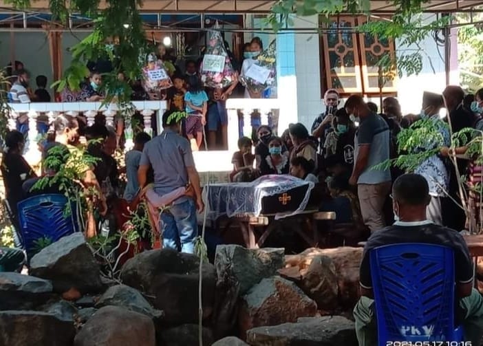 Agustinus Ogie Silimalar, Covid-19, Flores Timur