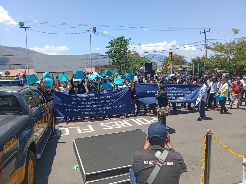 Aliansi Masyarakat Kota, Bachtiar Lamawuran, Petrus Paulus Tadon Kedang, Theodorus M. Wungubelen