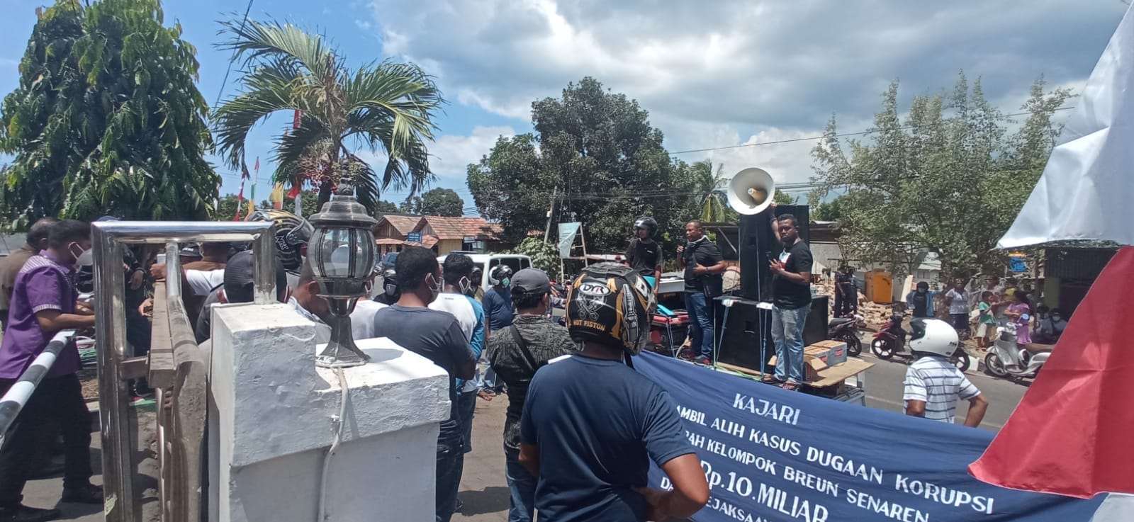 Aliansi Masyarakat Kota, Bachtiar Lamawuran, Petrus Paulus Tadon Kedang, Theodorus M. Wungubelen