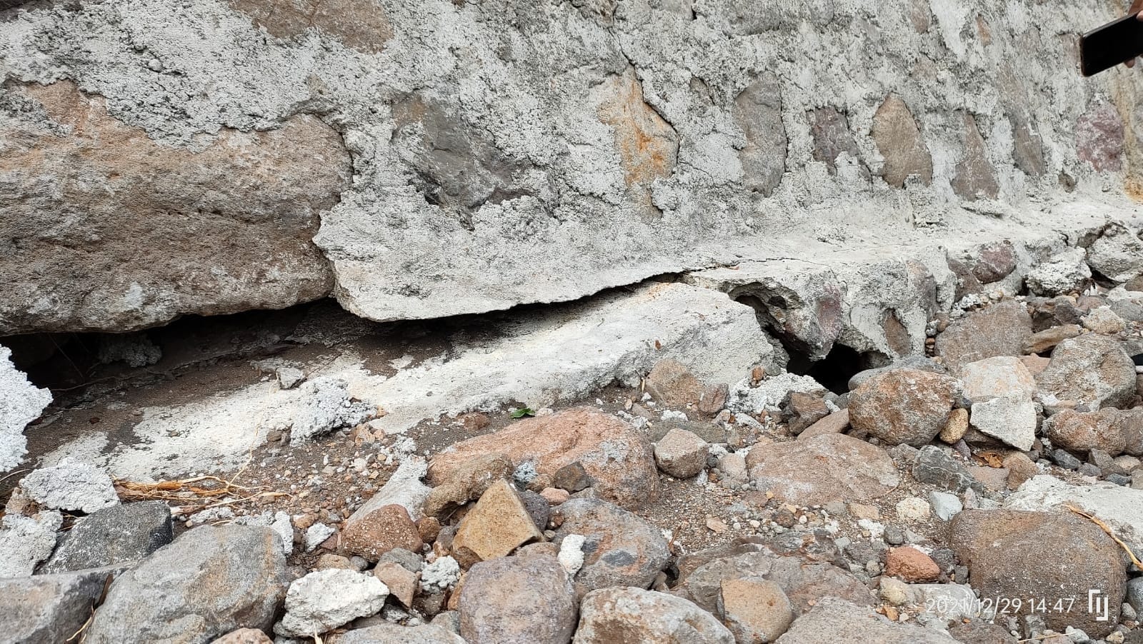 Fielis Tukan, Gekeng Deran, Talud Penahan Longsor Kali Belo