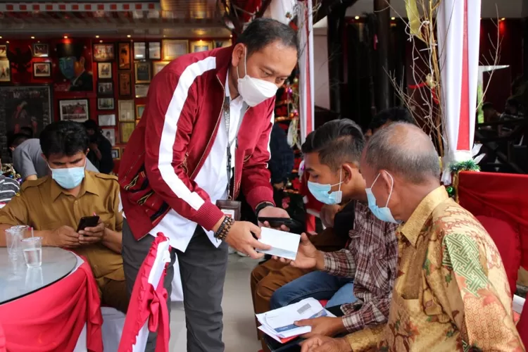 Pencairan Bansos PKH Plus BPNT, Penerima Manfaat Bansos, Kabupaten Banyuwangi, Penyaluran Bantuan Sosial, Kecamatan Penyaluran Bansos, BLT PKH Tahap Kedua, Saldo Bantuan BPNT, PT Pos Indonesia, Pencairan bansos, Info bansos, bantuan sosial, Keluarga Penerima Manfaat, KPM, BPNT, Bantuan Pangan Non Tunai, PKH, Program Keluarga Harapan, bansos, BLT, Bantuan Langsung Tunai, MRP, Mitigasi Risiko Pangan, KKS, Kartu Keluarga Sejahtera