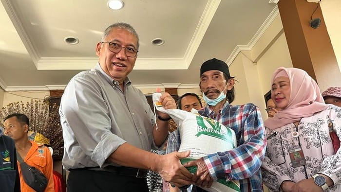 Bansos beras Jakarta, Perum Bulog, bantuan pangan tahap II, Keluarga Penerima Manfaat (KPM), distribusi beras, Bayu Krisnamurthi, penyaluran bantuan, verifikasi data, bansos beras 2024, bantuan pangan Jakarta