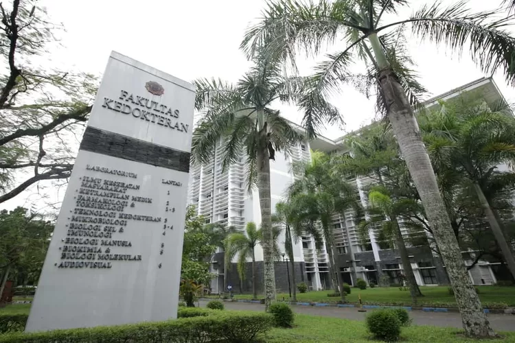 Biaya UKT UGM, Tahun Akademik 2024-2025, Jurusan SOSHUM, Universitas Gadjah Mada, Uang Kuliah Tunggal, Program Sarjana dan Sarjana Terapan, Biaya Pendidikan Unggul Bersubsidi, Rektor UGM, Informasi Biaya UKT, Daftar Biaya UKT Jurusan SOSHUM UGM