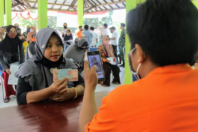 Bantuan Sosial, PKH Murni, Pencairan Bantuan, KPM Dicairkan, PT Pos Indonesia, Daerah Nganjuk, Daerah Cianjur Selatan, Daerah Tasikmalaya, Status Bansos, Operator SIKS-NG, PKH, Bansos Mei 2024, Jadwal Pencairan, Cek Nama Bansos, Syarat Bansos, KPM