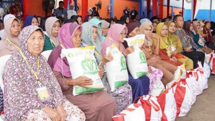 Bansos beras 10 kg sampai kapan