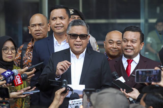 Hasto Kristiyanto, Jokowi, Politik