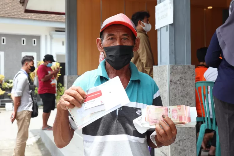 Status Gagal, KPM Peralihan, Data DTKS, Sinkronisasi Dukcapil, Bantuan Sosial, Wilayah Burekol, Cek Kemensos, Pendamping Sosial, Perbaikan Data, status gagal burekol, penyebab gagal burekol, solusi gagal burekol, cek status KPM, perbaikan data KPM, pendamping sosial, data tidak valid, SIKS NG gagal, bantuan sosial 2024, peralihan KPM, DTKS dan Dukcapil, Kemensos bantuan