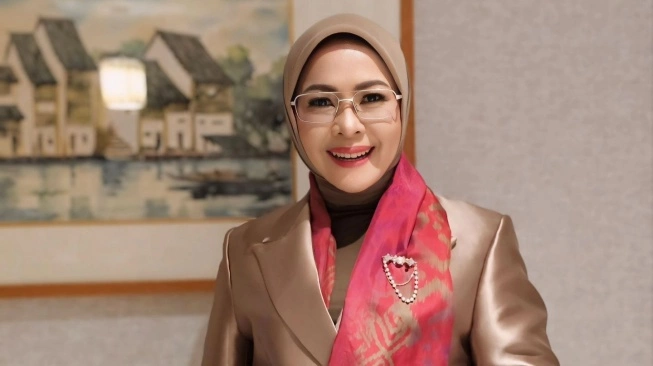 Paula Verhoeven, Baim Wong, Rumah Tangga, Gugatan Cerai, Masalah Pernikahan, Konsultasi Hukum, Pengacara Baru, Sidang Perceraian, Proses Hukum, Harapan Paula, Ana sofa yuking