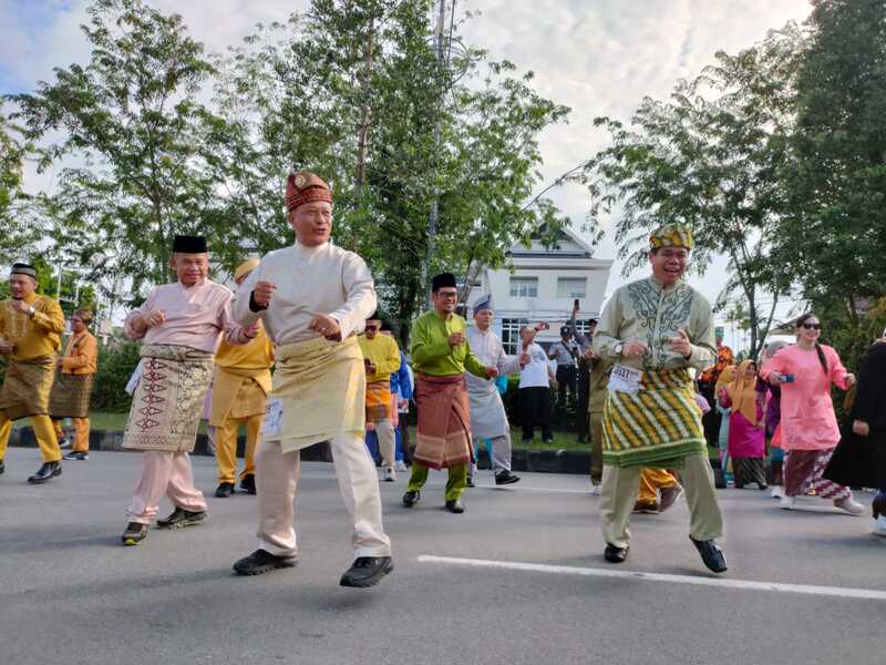 Didi Haryono, HUT Kota Pontianak, jepin massal, meriahkan acara, 253 tahun, masyarakat Pontianak, calon wakil gubernur, perayaan kota, antusias warga, budaya lokal