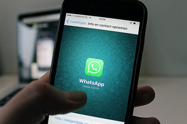 Akun WhatsApp disadap, ciri WhatsApp disadap, cara atasi WhatsApp disadap, cek WhatsApp, WhatsApp web, aplikasi mencurigakan, pesan terkirim sendiri, keluar WhatsApp tiba-tiba, perangkat tertaut, keamanan WhatsApp, aplikasi WhatsApp disadap, cara keluar WhatsApp web, logout WhatsApp , mencegah WhatsApp disadap, aplikasi malware, HP disadap, cara atasi penyadapan.