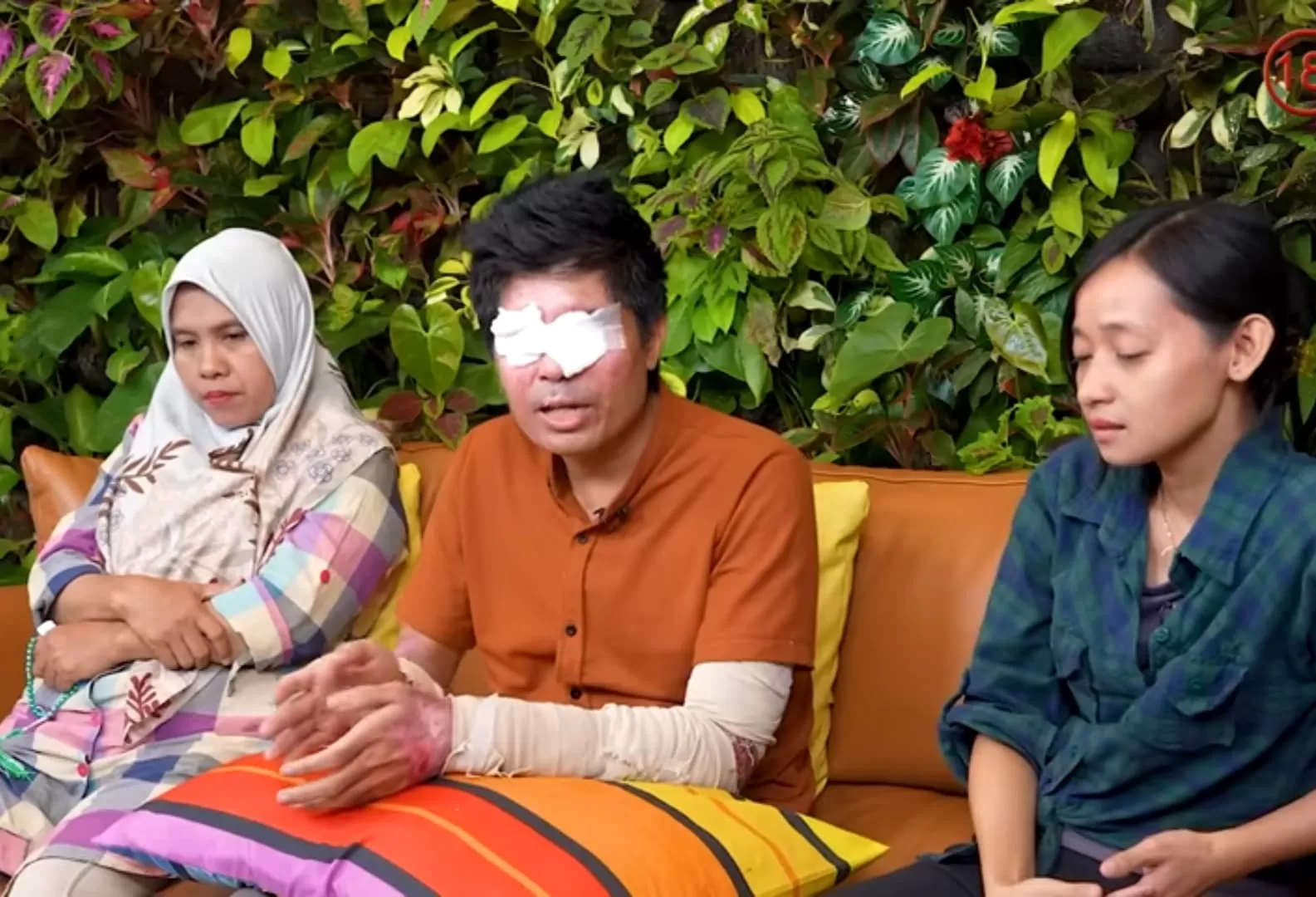 Agus Salim, Buta Permanen, Pratiwi Noviyanthi, Uang Donasi, Penyiraman Air Keras, Netizen Reaksi, Mata Kanan, Drama Sosial, Tes Penglihatan, Donasi Rp1,5 Miliar, agus salim buta