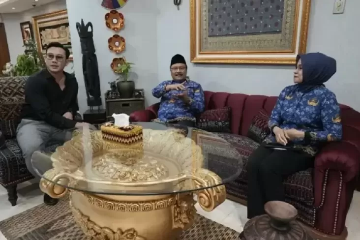 alvin lim denny sumargo, drama Alvin Lim, donasi Agus Salim, tantangan siram air, Denny Sumargo bijak, konflik air keras, Alvin Lim emosi, bantuan Rp3 miliar, Densu Teh Novi, solusi masalah Agus, Alvin Lim tantangan, alvin lim, denny sumargo, Teh Novi, Pratiwi Noviyanthi