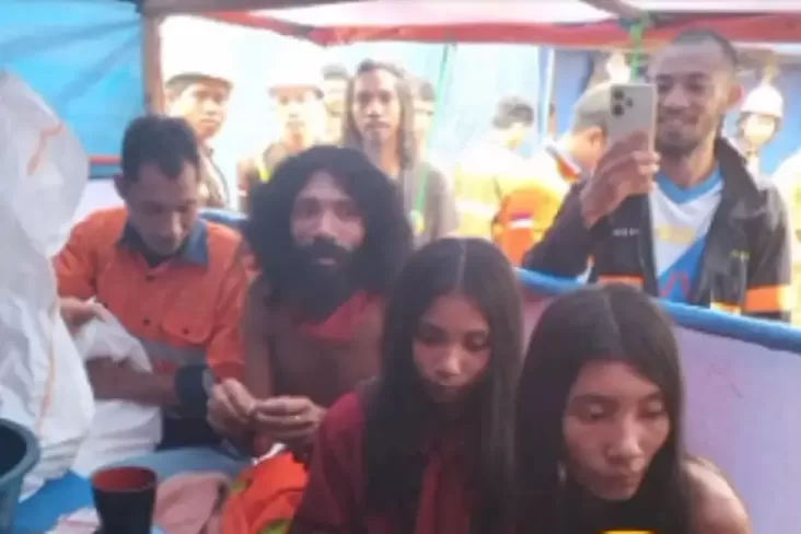 Suku Togutil, Hutan Halmahera, Kehidupan Nomaden, Tradisi Suku Togutil, Bahasa Tobelo, Kepercayaan Suku Togutil, Hutan Halmahera Timur, Suku Tobelo Dalam, Suku Togutil Terancam, Hutan Sumber Kehidupan