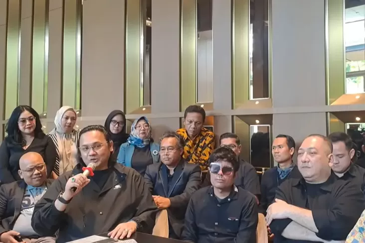 alvin lim denny sumargo, drama Alvin Lim, donasi Agus Salim, tantangan siram air, Denny Sumargo bijak, konflik air keras, Alvin Lim emosi, bantuan Rp3 miliar, Densu Teh Novi, solusi masalah Agus, Alvin Lim tantangan, alvin lim, denny sumargo, Teh Novi, Pratiwi Noviyanthi, drama donasi Agus, Farhat Abbas buka suara, klausal tujuh turunan, Novi pengacara Agus, kisruh Denny Sumargo, konflik donasi viral, isi draf perdamaian, bantuan pengobatan Agus, drama Farhat Novi
