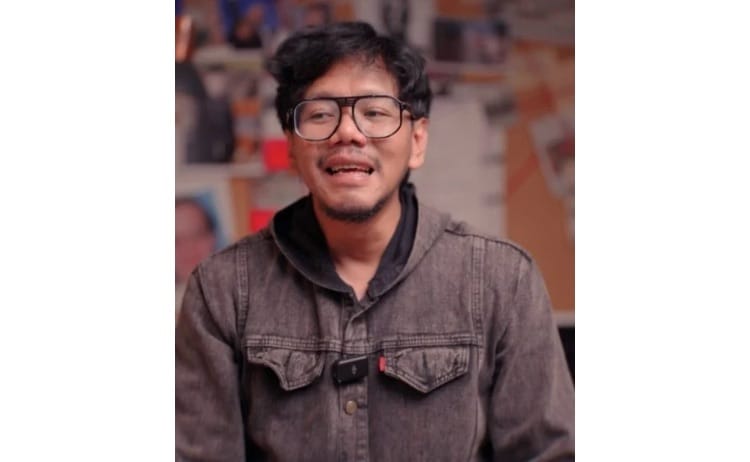 Ria Puspita, mantan dukun santet, tantangan Ferry Irwandi, santet viral, YouTuber Ria Puspita, Ferry Irwandi tantangan, umur Ria Puspita, tantangan dukun, Alphard Rp 1 miliar, konten YouTube, Ria Puspita Instagram