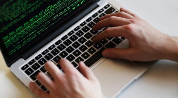 Dark Web, Tor Browser, anonimitas internet, privasi online, aktivitas ilegal, Deep Web, akses Dark Web, peretasan data, kebocoran informasi, keamanan digital.