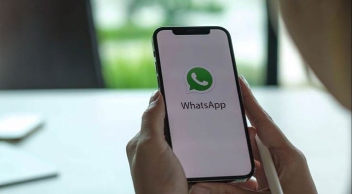 WhatsApp file management, memori penuh, hapus media, matikan unduhan otomatis, penyimpanan cloud, arsip chat, kelola dokumen, chat besar, pencarian file, simpan foto video, WhatsApp tips, cadangan chat, ruang penyimpanan.