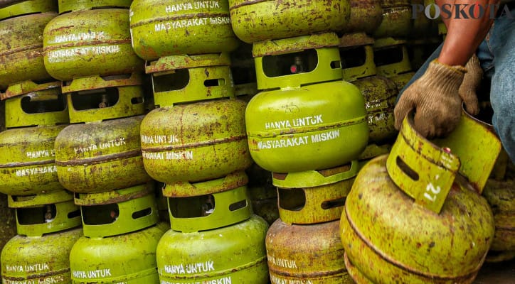 Perubahan subsidi energi, bantuan langsung tunai, subsidi BBM, tepat sasaran, penilaian subsidi, kebijakan pemerintah, penerima data subsidi, kesadaran diri, tingkat kesejahteraan, revisi aturan.