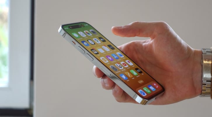 Hotspot iPhone, masalah hotspot tidak muncul, cara mengatasi hotspot, pengaturan jaringan, memeriksa pengaturan seluler, restart iPhone, update iOS terbaru, reset pengaturan jaringan, hubungi operator seluler, fitur mengaktifkan hotspot, solusi hotspot iPhone, panduan hotspot iPhone.