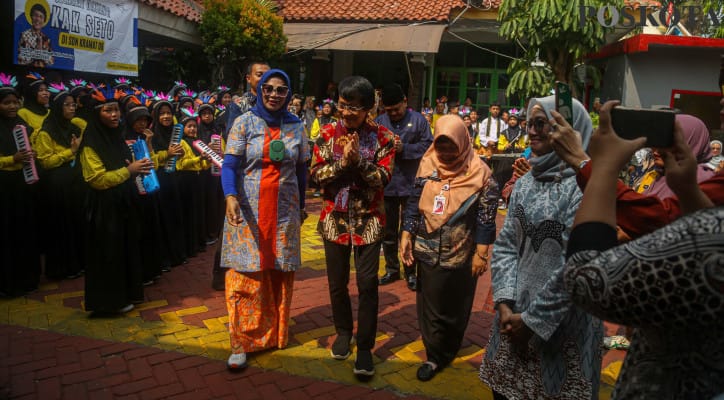 Kak Seto, perlindungan anak, cegah bullying, sosialisasi di sekolah, pendidikan anak, perundungan di sekolah, dukungan lingkungan, pelatihan anak, pelaku bullying, kebijakan perlindungan.