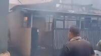 kebakaran rumah, pelaku RJ, Desa Gambang, Cirebon, cekcok telepon, permintaan motor, pembakaran kasur, api terbakar, kerugian material, ancaman hukum, Pasal 187, reaksi netizen, rumah terbakar, anak bungsu, masalah keluarga, emosi meledak, kecelakaan rumah, rumah orangtua terbakar, video viral, reaksi masyarakat, kehidupan keluarga, masalah ekonomi, beban keluarga, masalah remaja, pembakaran nekat