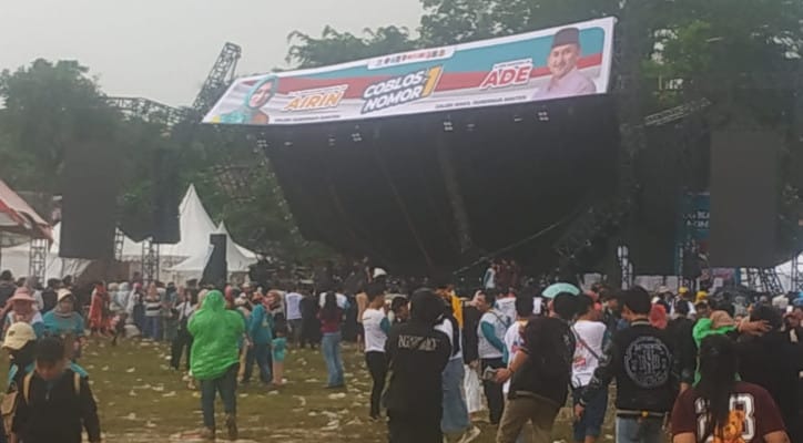 kampanye Airin Ade, panggung abruk Banten, angin hujan lebat deras, kejadian kampanye Banten, Airin Rachmi Diany, Ade Sumardi, Golkar Banten, Lapangan Lugano Lake Park, Citra Raya, kecelakaan kampanye, partai Golkar Banten, kejadian kampanye Banten, kampanye Pilkada