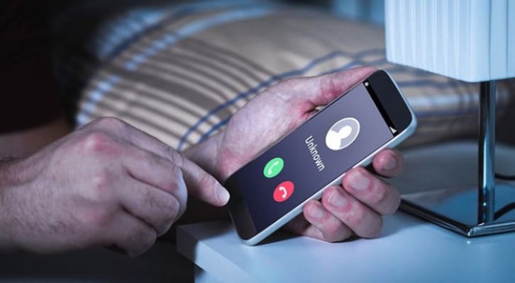 panggilan spam, robocall, cara menghindari spam, penipuan telepon, blokir nomor, aplikasi anti spam, fitur anti spam, gangguan telepon, melindungi privasi, cara memblokir spam, keamanan ponsel, penipuan online, aplikasi pemblokiran panggilan, tips mencegah spam, panggilan tidak dikenal .