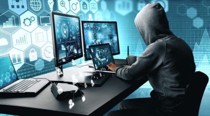 HP disadap, tanda penyadapan, cara mengatasi HP disadap, keamanan ponsel, reset HP, ganti PIN HP, aplikasi mencurigakan, autentikasi dua faktor, proteksi data pribadi, HP panas, baterai boros, penggunaan data tinggi, aplikasi aneh terinstal.