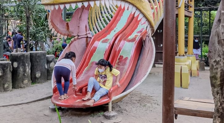 restoran ramah anak, Kampung Makan Jakarta, kuliner keluarga, menu kids friendly, makanan anak-anak, restoran keluarga, suasana nyaman, baby chair, fasilitas ramah anak, tempat makan keluarga, makan bareng keluarga, restoran Jakarta Barat, tempat makan anak, makanan sehat anak, Kampung Makan Joglo.