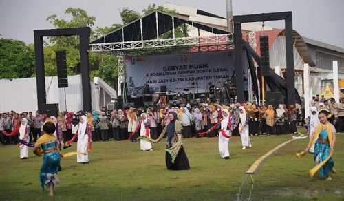 hari jadi tuban, Tuban Hari Jadi, GOR Rangga Jaya, Pjs Bupati Tuban, Sinergi Bersama, Hari Jadi Tuban, Kolaborasi Masyarakat Tuban, Upacara Tuban 731, Peringatan Tuban, Pejabat Tuban, Tuban Maju, Pilkada Tuban, Hiburan Niken Salindry, Upacara GOR, Tokoh Masyarakat Tuban, Tuban 731 Tahun, Tari Setro Wetan