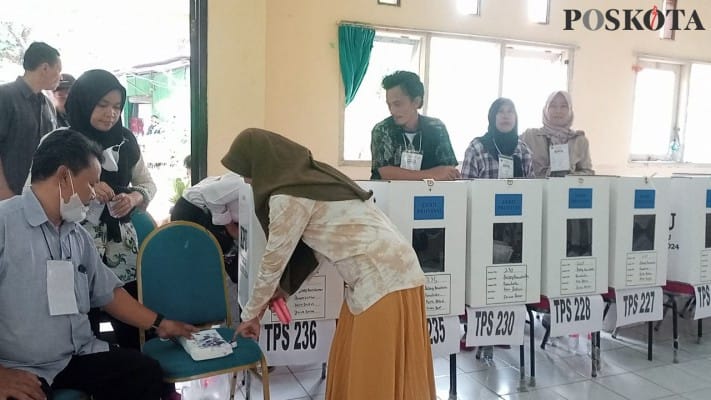TPS rawan konflik, Bawaslu Bekasi, Pilkada 2024, kecamatan rawan, pemungutan suara, strategi pencegahan, patroli TPS, koordinasi partisipan, data TPS, pengawasan pemilu, posko pengaduan, pemilu Bekasi, edukasi politik, TPS Pondok Gede, Bekasi Barat, Bekasi Utara, Jatiasih.