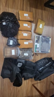 narkoba, sabu, ganja, penangkapan kurir, jaringan narkoba, penyebaran kasus, Polres Metro Jakarta, psikotropika, tembakau sintetis, laporan masyarakat.