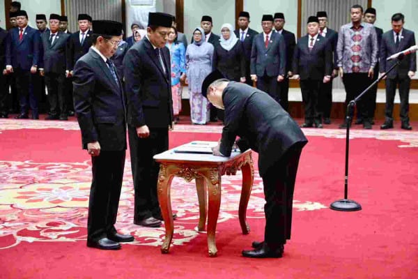 Teguh Setyabudi , Marullah Matali , Pelantikan pejabat DKI , Sekretaris Daerah DKI , Joko Agus Setyono , Deputi Gubernur DKI , Pemprov DKI Jakarta , Transformasi Jakarta , Perekonomian nasional , **VVisi dan misi DKI , Pelayanan publik Jakarta , Mutasi jabatan Pemprov , **KolaboKolaborasi Pemprov DKI , Peningkatan kapasitas pejabat , **Integritas dan profesionalitas , Dana anggaran Jakarta .