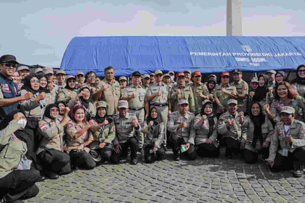 Kesiapsiagaan musim hujan, Pemprov DKI Jakarta, mitigasi bencana, koordinasi pemerintah, infrastruktur pengendalian banjir, normalisasi sungai, pembersihan saluran air, peringatan dini digital, partisipasi masyarakat, evakuasi bencana, kolaborasi TNI-Polri, antisipasi banjir, teknologi cuaca real-time, upaya mitigasi, tanggap bencana.