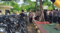 Pilkada 2024, Polres Tangerang Selatan, pengamanan Pilkada, Kapolres Victor, apel gelar pasukan, kesiapan personel, netralitas polisi, BKO PMJ, pengamanan lokasi, profesionalitas polisi, kendaraan pendukung, perlengkapan anggota, Polda Metro Jaya.