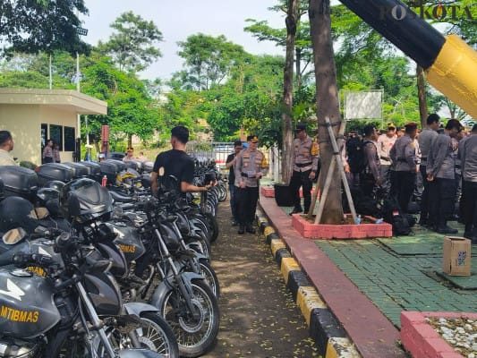 Pilkada 2024, Polres Tangerang Selatan, pengamanan Pilkada, Kapolres Victor, apel gelar pasukan, kesiapan personel, netralitas polisi, BKO PMJ, pengamanan lokasi, profesionalitas polisi, kendaraan pendukung, perlengkapan anggota, Polda Metro Jaya.