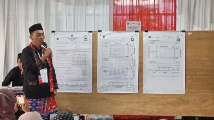 ODGJ Pilkada, Yayasan Zamrud Biru, Pilkada Serentak 2024, pasien ODGJ, hak suara, calon wali kota, gubernur Jawa Barat, sosialisasi pencoblosan, TPS Bekasi, Suhartono, Pemilu 2024.