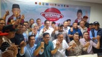 Tri-Haris unggul tipis, hasil quick count, Pilkada Kota Bekasi, margin error, hasil Sirekap KPU, tim pemenangan Tri-Haris, hasil hitung cepat, paslon 03, LSI Denny JA, perhitungan internal, optimis menang, Faisal komentari hasil, quick count LSI, margin error 1%, klaim kemenangan, penghitungan resmi KPU.
