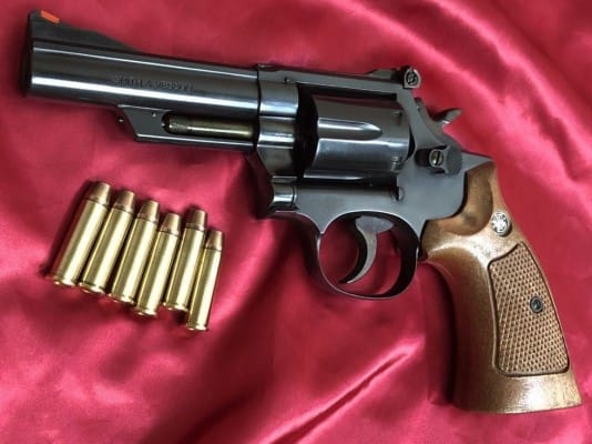 judi online, mafia judi, senjata api, penyertaan uang, bukti Rp73 miliar, rekening diblokir, Polda Metro, staf Kemenkomdig, tersangka judi, sindikat berani, penyelidikan intensif, barang bukti