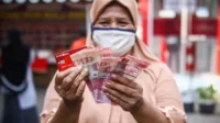 KTP NIK Bisa Cairin Bansos Rp2,4 Juta Setahun Cara cek bansos, cek penerima bansos, bansos 2024, NIK KTP, daftar DTKS online, bantuan sosial 2024, cara daftar DTKS, PKH 2024, cek data DTKS, bansos cair November, aplikasi cek bansos, bantuan pangan non-tunai, program Indonesia Pintar, jenis bantuan sosial, cek bansos kemensos, Cara Offline, Cara Daftar Online, bansos PKH, Bansos BPNT, Bansos PIP, cek bansos, kemensos go id