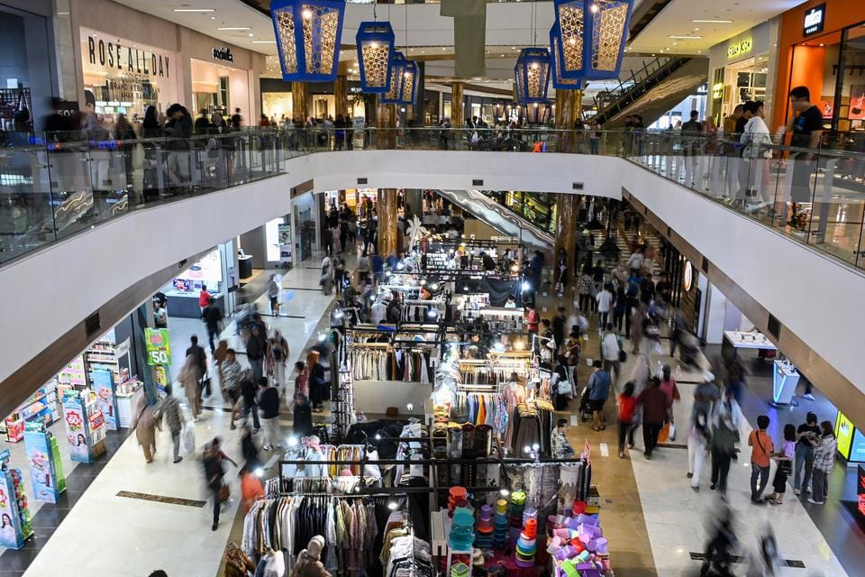 Kenaikan PPN, pertumbuhan ekonomi, daya beli masyarakat, indeks keyakinan konsumen, sektor pajak, penghindaran pajak, shadow economy, kelas menengah, pemutusan hubungan kerja, sektor pertambangan, pemerintah dan DPR, evaluasi kebijakan, optimasi pajak, deflasi Indonesia, penerimaan pajak, PHK 2024, pajak ppn 12 persen