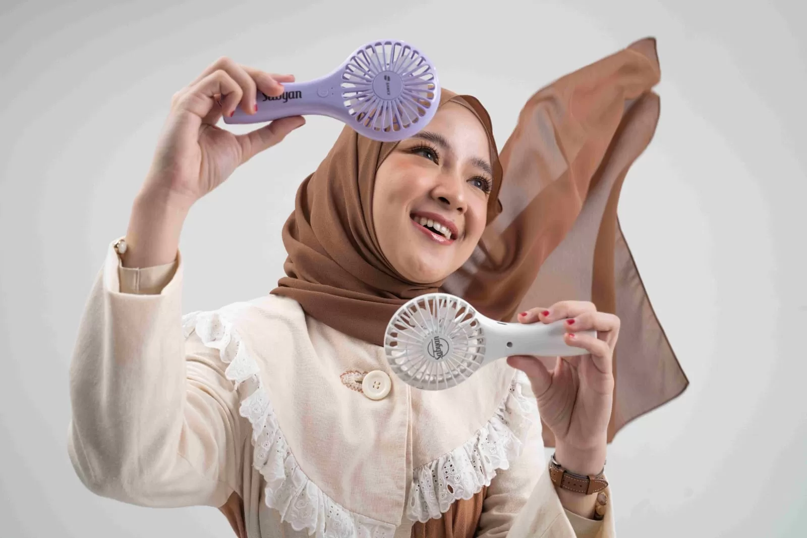 Ririe Fairus, Ayus Sabyan, Nissa Sabyan, perselingkuhan Ayus, kehidupan baru Ayus, cerai Ririe Fairus, bisnis hijab Ririe, fokus anak Ririe, brand ambassador Ririe, kisah Ririe Fairus, perselingkuhan Nissa, pernikahan Nissa Ayus, kehidupan Ririe setelah cerai, Ayus Nissa menikah, Ririe Fairus Instagram, spekulasi pernikahan, dunia hiburan Ririe, keluarga Ririe Fairus