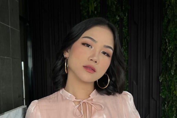 Laura Siburian, TikToker viral, drama TikTok, perseteruan manajer, pengakuan lesbian, konflik Laura, drama Clarissa, lesbong, lesbiola, Laura Siburian, drama TikTok, Clarissa Aldiana, TikTok viral, gaji manajer, masalah gaji, hubungan pacaran, influencer Indonesia, profil Laura Siburian