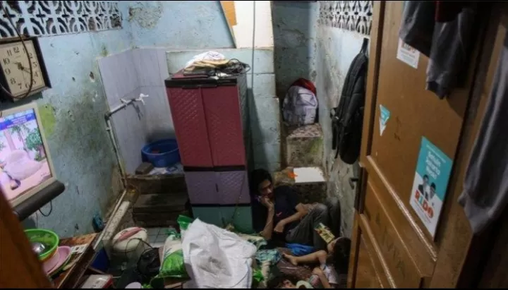 Rumah Nenek Hasna, keluarga besar, Johar Baru, Jakarta Pusat, kesejahteraan sosial, tanggung jawab sosial, konsep kesejahteraan Islam, pemimpin Islam, zakat dan infak, kesejahteraan rakyat, bantuan pemerintah, perencanaan ekonomi, bantuan berkelanjutan, hak dasar, kehidupan layak, kehidupan miskin, pemerataan ekonomi, bantuan sosial, kemiskinan ekstrem, rumah layak, bantuan jangka panjang, prinsip keadilan, hadits Abu Daud, distribusi kekayaan, umat Islam, sedekah dan zakat, pemerintahan adil