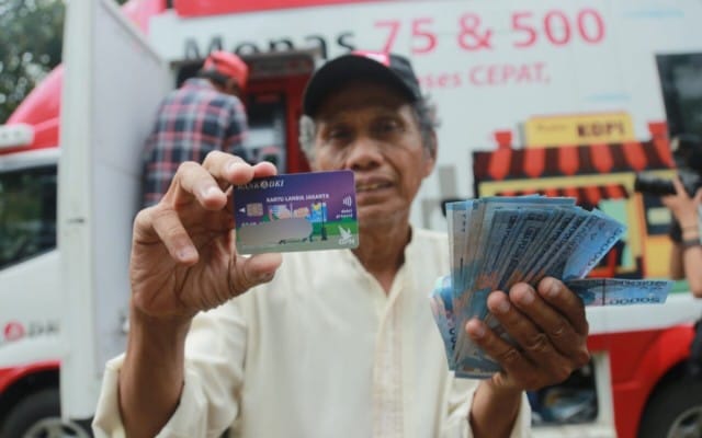 Saldo Dana Bansos Bansos lansia, saldo KLJ, bantuan DKI, pencairan KLJ, syarat KLJ, cek penerima, dana sosial, ATM Bank DKI, KLJ Jakarta, kartu lansia, SILADU, KLJ