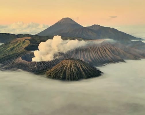 Tarif drone, wisata Bromo, kenaikan tarif, kamera profesional, tarif masuk, Taman Nasional, pariwisata lokal, biaya tambahan, PP No. 36, TNBTS