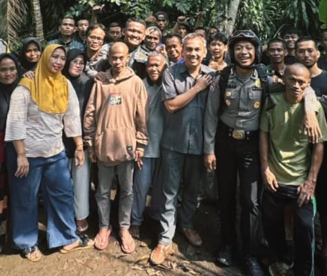 Tiktoker Sukabumi, Gunawan Sadbor, judi online, promosi judi, Polres Sukabumi, penangguhan terpencil, Kasatreskrim Sukabumi, kasus hukum, UU ITE, tersingkir, foto viral, Pak Bhabin, influencer Polri, kebebasan tiktoker, Cikembar Sukabumi, keluarga Gunawan Sadbor, live TikTok, hukuman penjara