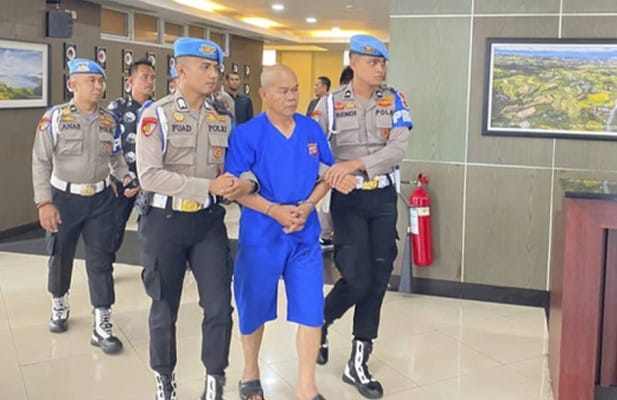 Penembakan Polisi, Solok Selatan, AKP Dadang, Kasus Galian C, Konflik Kepolisian, Kapolres Selamat, Barang Bukti, CCTV Polisi, Tersangka Ditahan, Pemecatan Polisi.