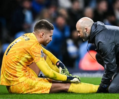 Vicario Cedera, Kiper Tottenham, Patah Pergelangan Kaki, Operasi Vicario, Kemenangan Tottenham, Cedera Parah, Pengganti Vicario, Tottenham Hotspur, Liga Inggris, Fraser Forster, Gawang Bersih, Tim Medis, Liga Europa, Absen Panjang, Penyelamatan Vicario.