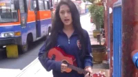 Septi pengamen cantik, hidup sederhana, kerja kantoran, Blok M Jakarta, video viral, ngamen sambil anak, tawaran kerja, suami ojol, penghasilan ngamen, inspirasi hidup, mama mandiri, pekerjaan SPG, kehidupan jalanan, cerita viral, mengamen di jalan, kisah inspiratif, wanita kuat, Septi Handayani